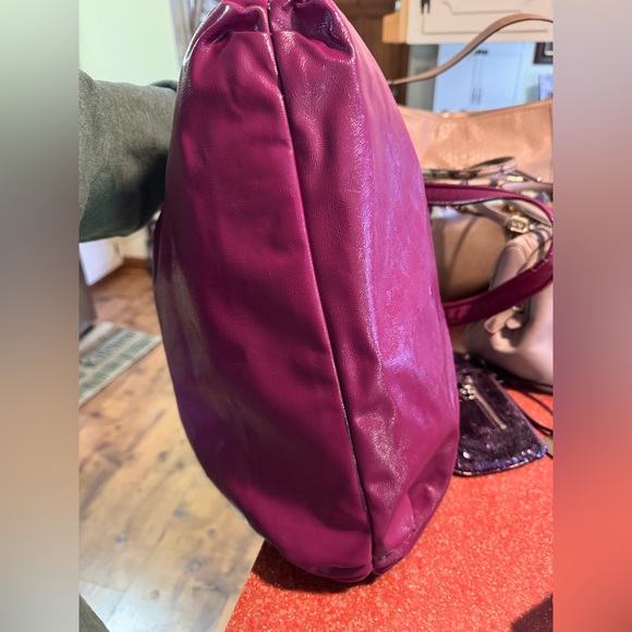 Coach Poppy Daisy Liquid Gloss patent leather tote bag in magenta 2012 - Picture 4 of 9